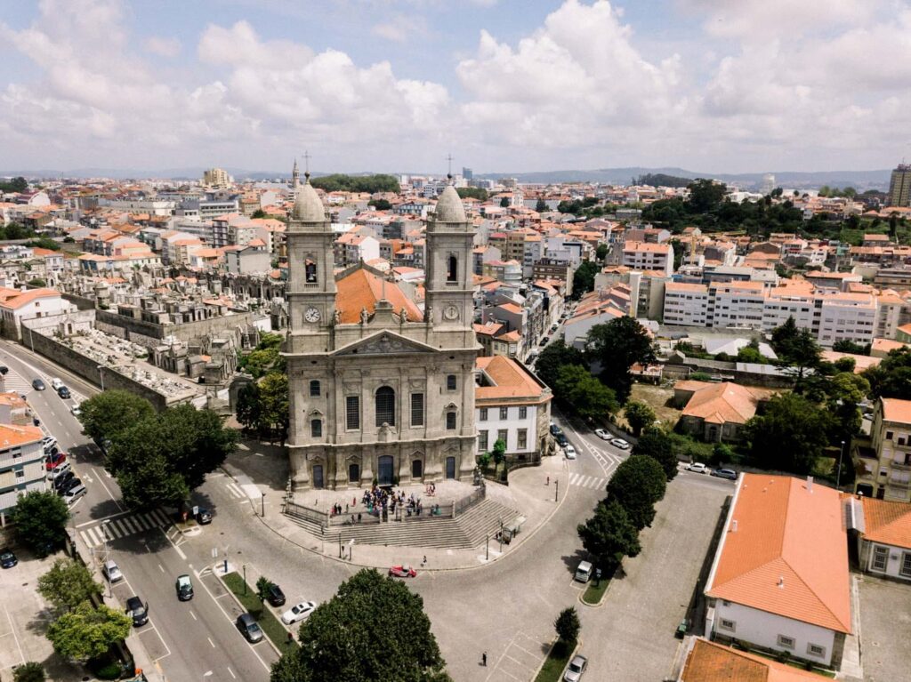 fotografia de um casal de noivos e de um casamento religioso no Porto fotografado pela fotografo de casamento Rui Cardoso Photography
