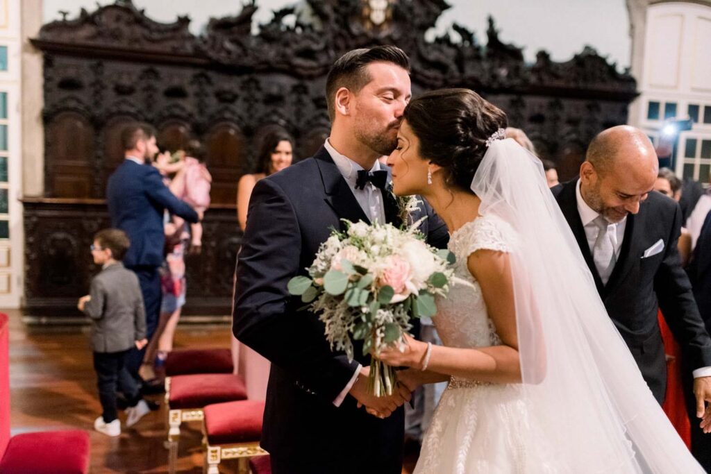fotografia de um casal de noivos e de um casamento religioso no Porto fotografado pela fotografo de casamento Rui Cardoso Photography