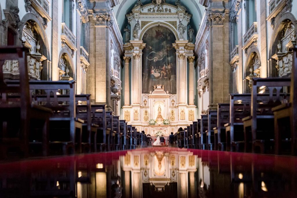 fotografia de um casal de noivos e de um casamento religioso no Porto fotografado pela fotografo de casamento Rui Cardoso Photography