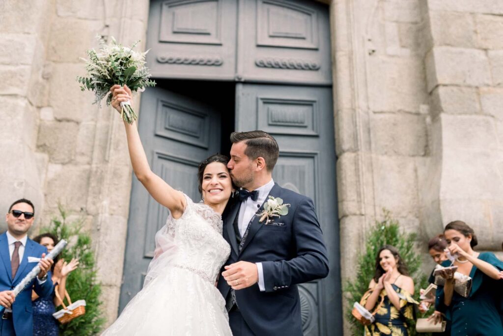 fotografia de um casal de noivos e de um casamento religioso no Porto fotografado pela fotografo de casamento Rui Cardoso Photography