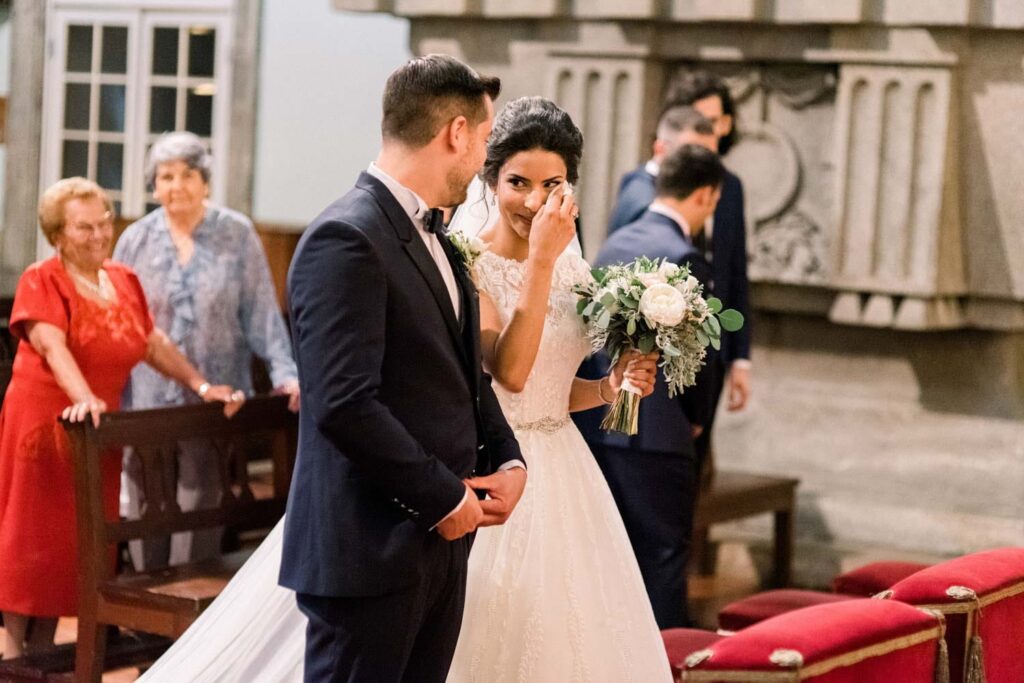 fotografia de um casal de noivos e de um casamento religioso no Porto fotografado pela fotografo de casamento Rui Cardoso Photography