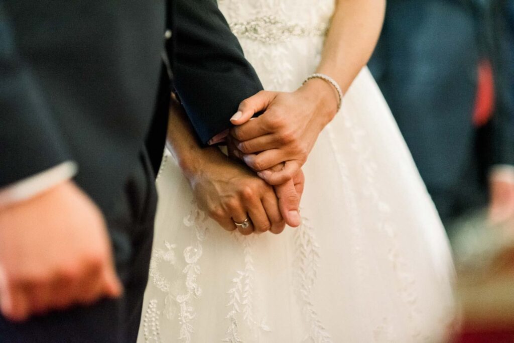 fotografia de um casal de noivos e de um casamento religioso no Porto fotografado pela fotografo de casamento Rui Cardoso Photography