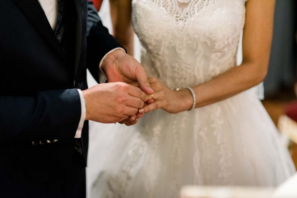 fotografia de um casal de noivos e de um casamento religioso no Porto fotografado pela fotografo de casamento Rui Cardoso Photography