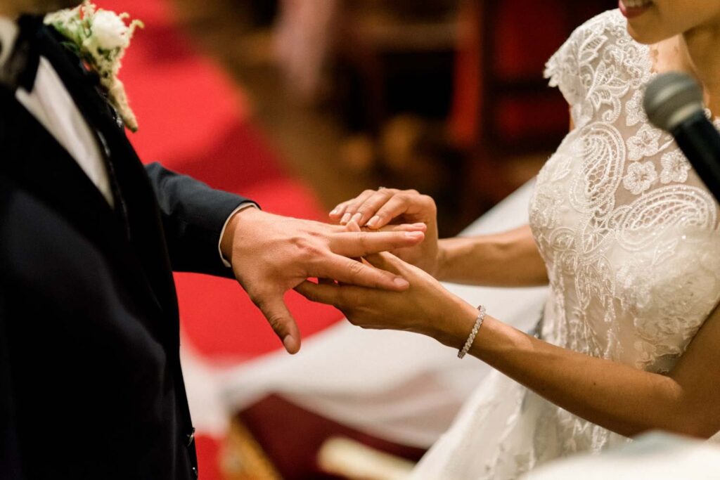 fotografia de um casal de noivos e de um casamento religioso no Porto fotografado pela fotografo de casamento Rui Cardoso Photography