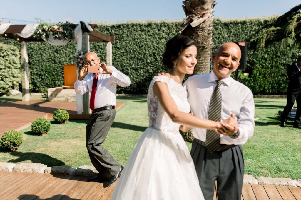 fotografia de um casal de noivos e de um casamento religioso no Porto fotografado pela fotografo de casamento Rui Cardoso Photography