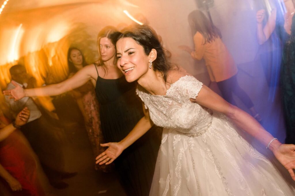 fotografia de um casal de noivos e de um casamento religioso no Porto fotografado pela fotografo de casamento Rui Cardoso Photography