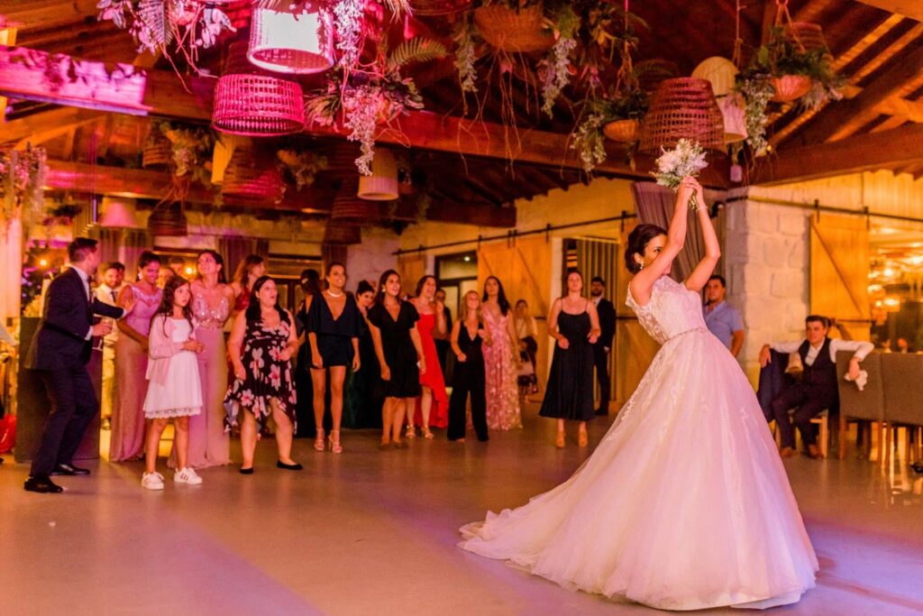 fotografia de um casal de noivos e de um casamento religioso no Porto fotografado pela fotografo de casamento Rui Cardoso Photography